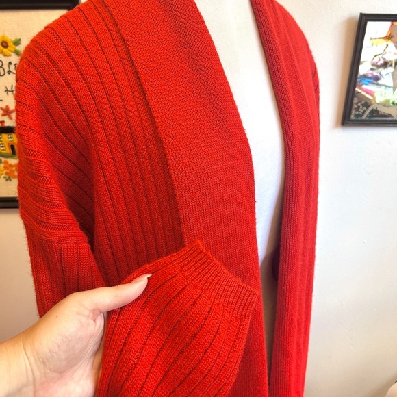 Vintage 1980s/90s Oversized Red Wool Knit Cardigan – XL to 3X Fit - Picture 4 of 11